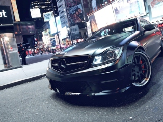 Screenshot №1 pro téma Mercedes-Benz C63 AMG 320x240