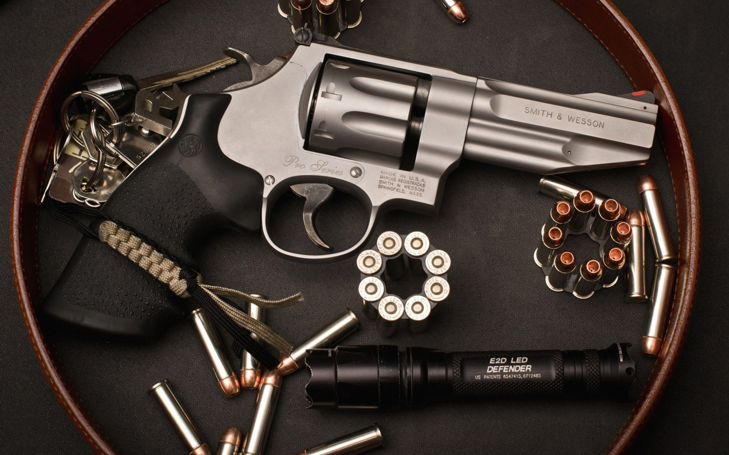 Screenshot №1 pro téma Smith & Wesson Revolver 1440x900