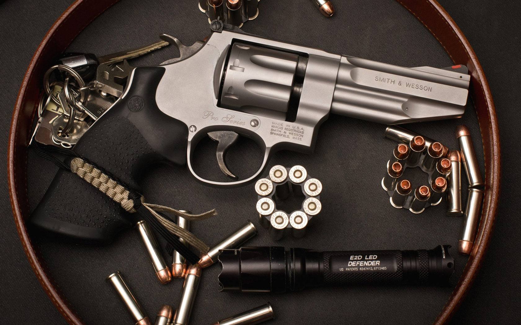 Screenshot №1 pro téma Smith & Wesson Revolver 1680x1050