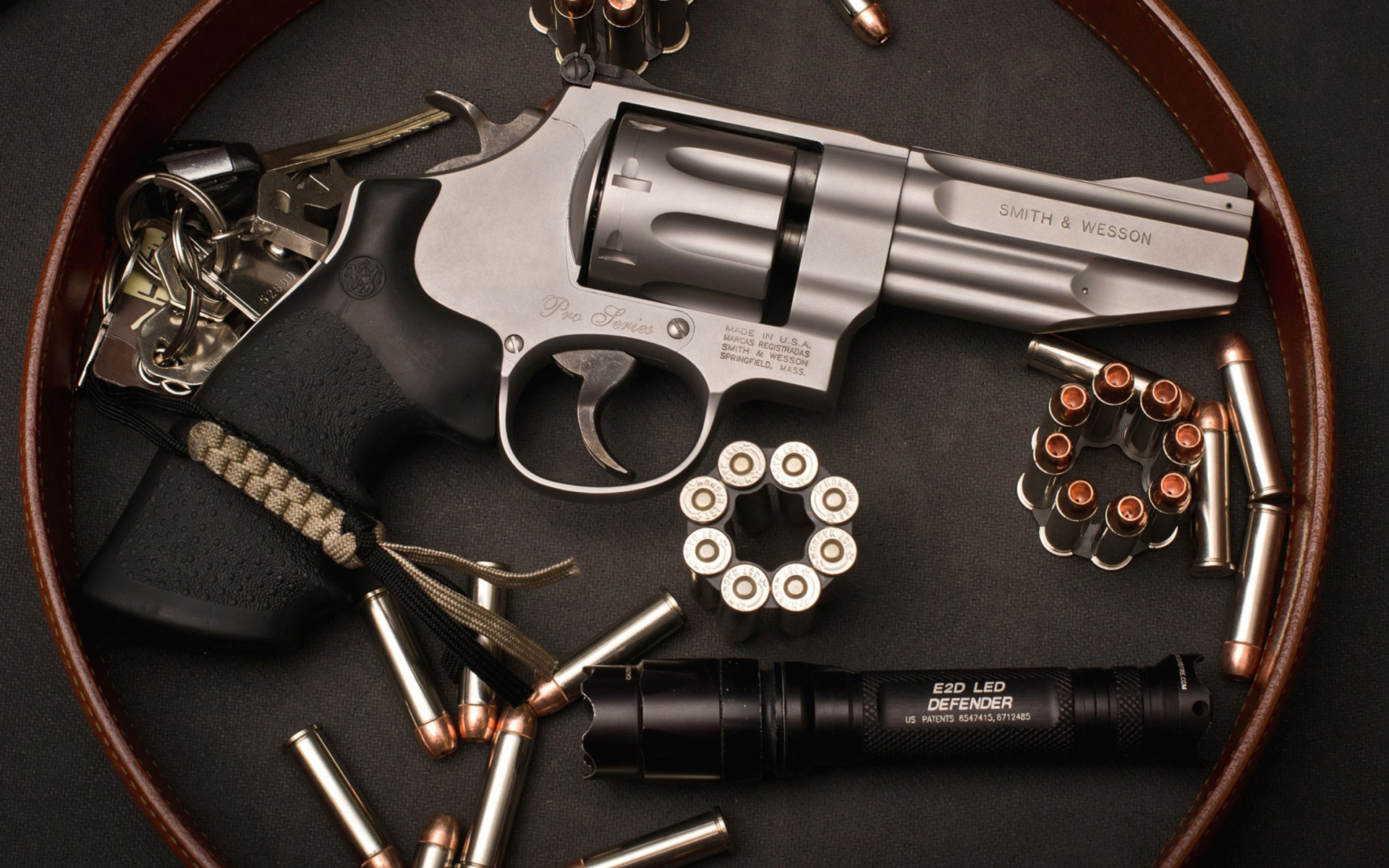 Screenshot №1 pro téma Smith & Wesson Revolver 1920x1200