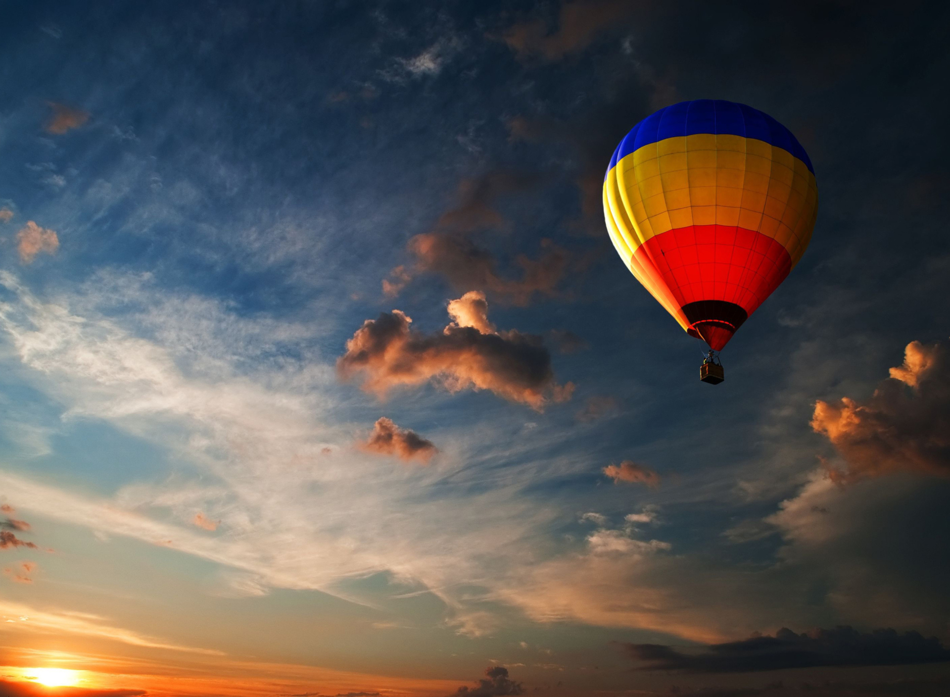 Fondo de pantalla Colorful Air Balloon 1920x1408