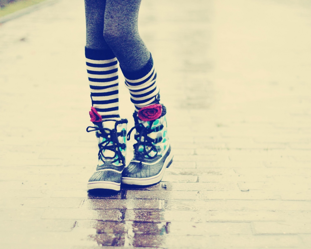 Fondo de pantalla Rainboots 1280x1024