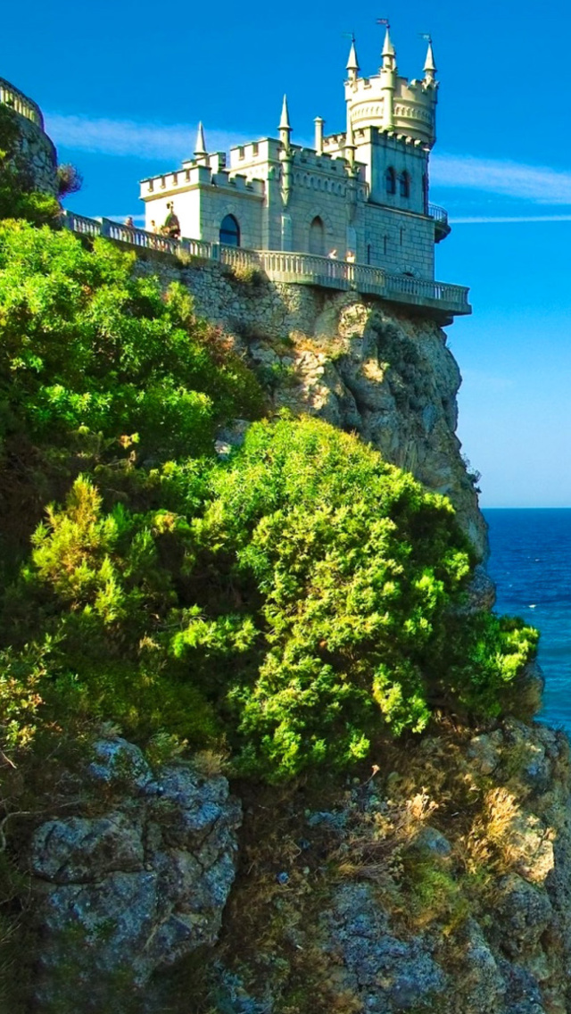 Обои Swallows Nest Castle in Crimea 640x1136