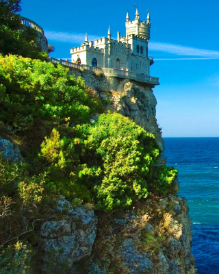 Swallows Nest Castle in Crimea - Obrázkek zdarma pro Nokia Asha 306