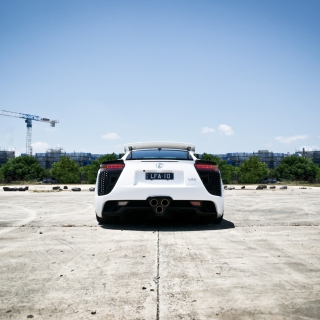 White Lexus - Obrázkek zdarma pro iPad 2