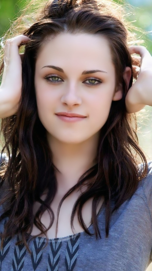 Kristen Stewart screenshot #1 640x1136