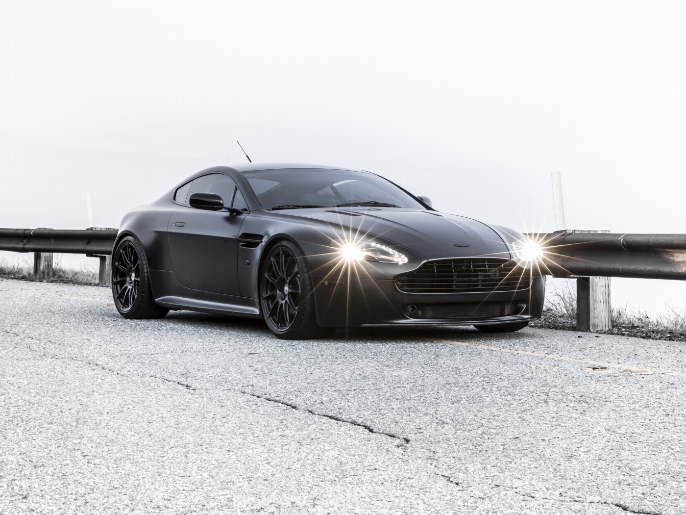 Fondo de pantalla 2015 Aston Martin V8 Vantage GT 1400x1050