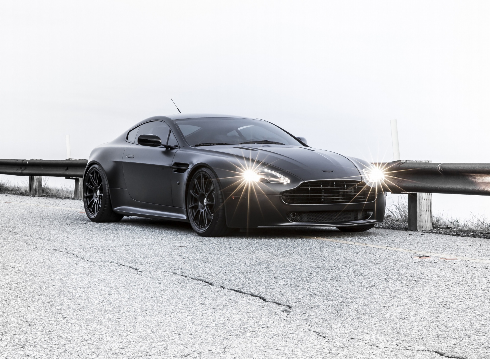 Sfondi 2015 Aston Martin V8 Vantage GT 1920x1408