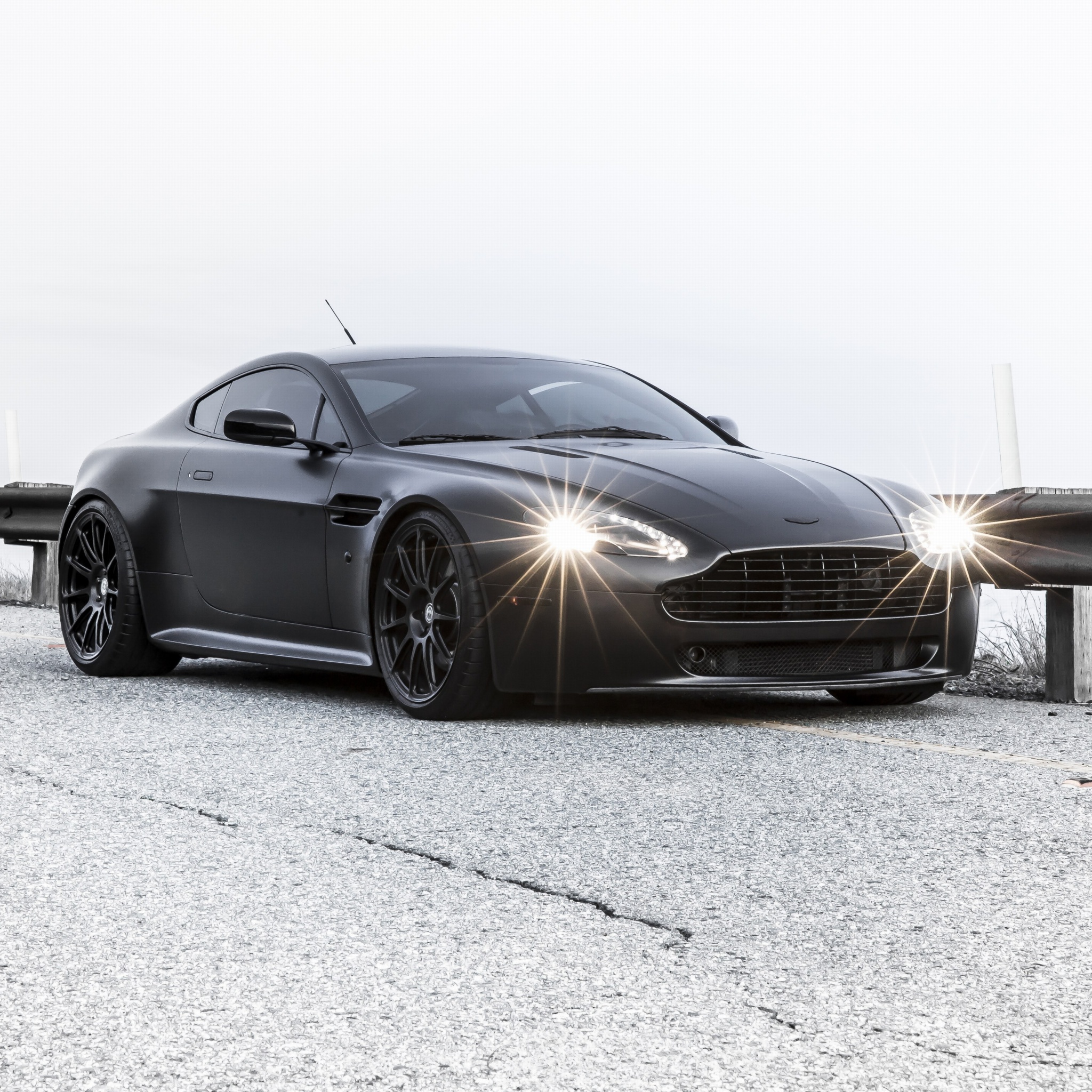 Screenshot №1 pro téma 2015 Aston Martin V8 Vantage GT 2048x2048