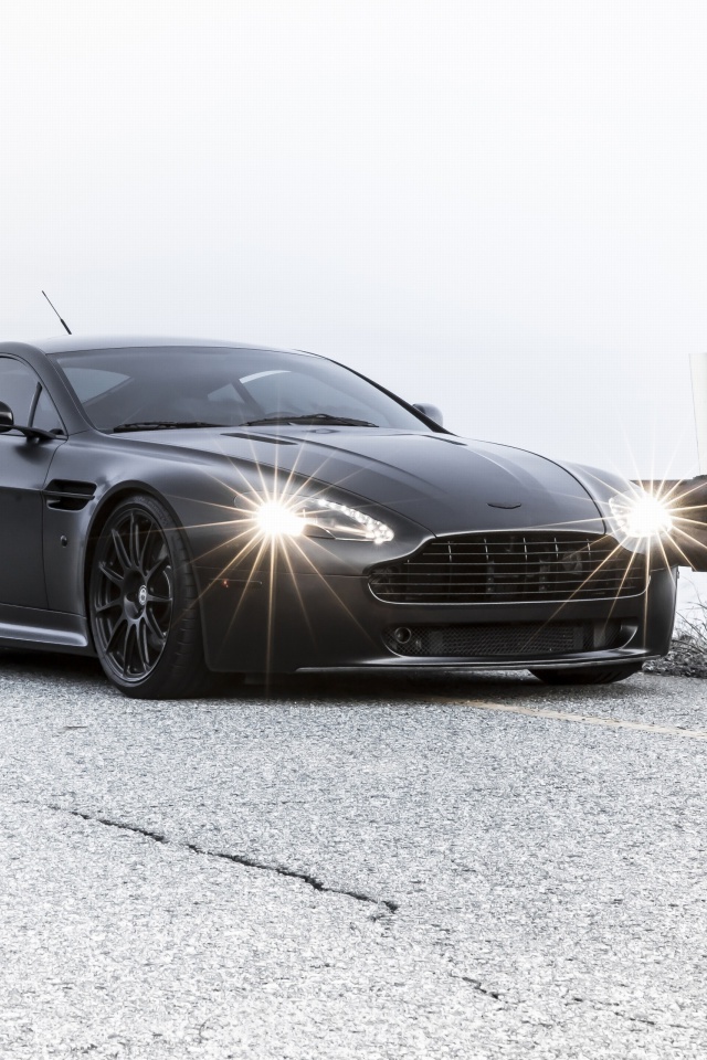 Das 2015 Aston Martin V8 Vantage GT Wallpaper 640x960