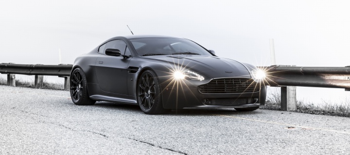 Fondo de pantalla 2015 Aston Martin V8 Vantage GT 720x320