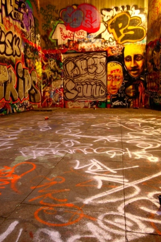 Screenshot №1 pro téma Graffiti Room 320x480