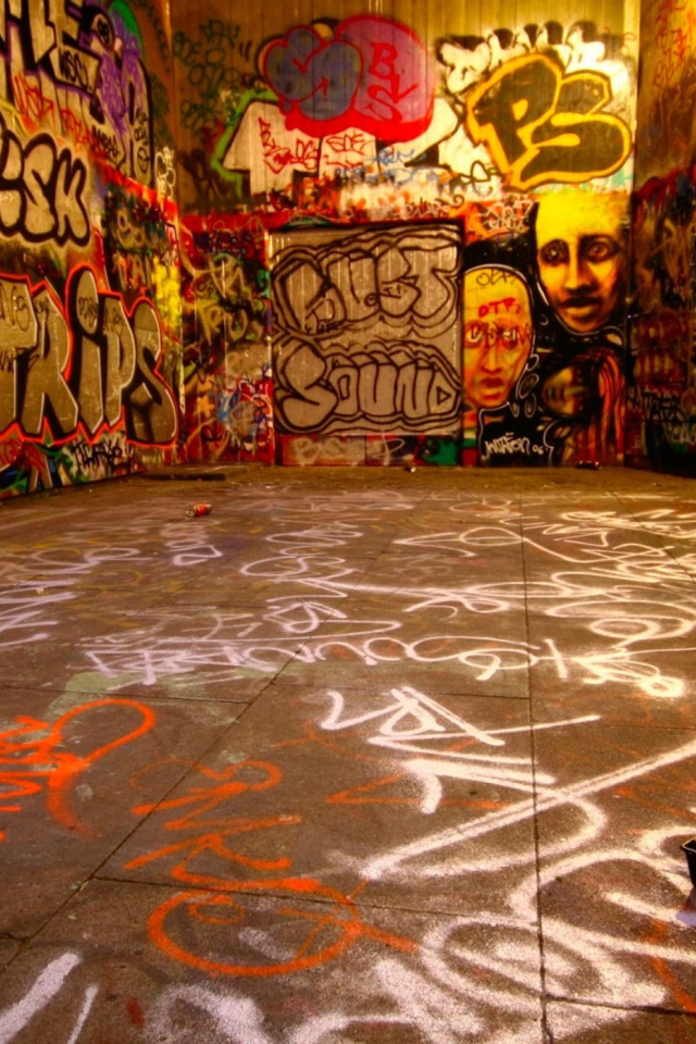 Обои Graffiti Room 640x960