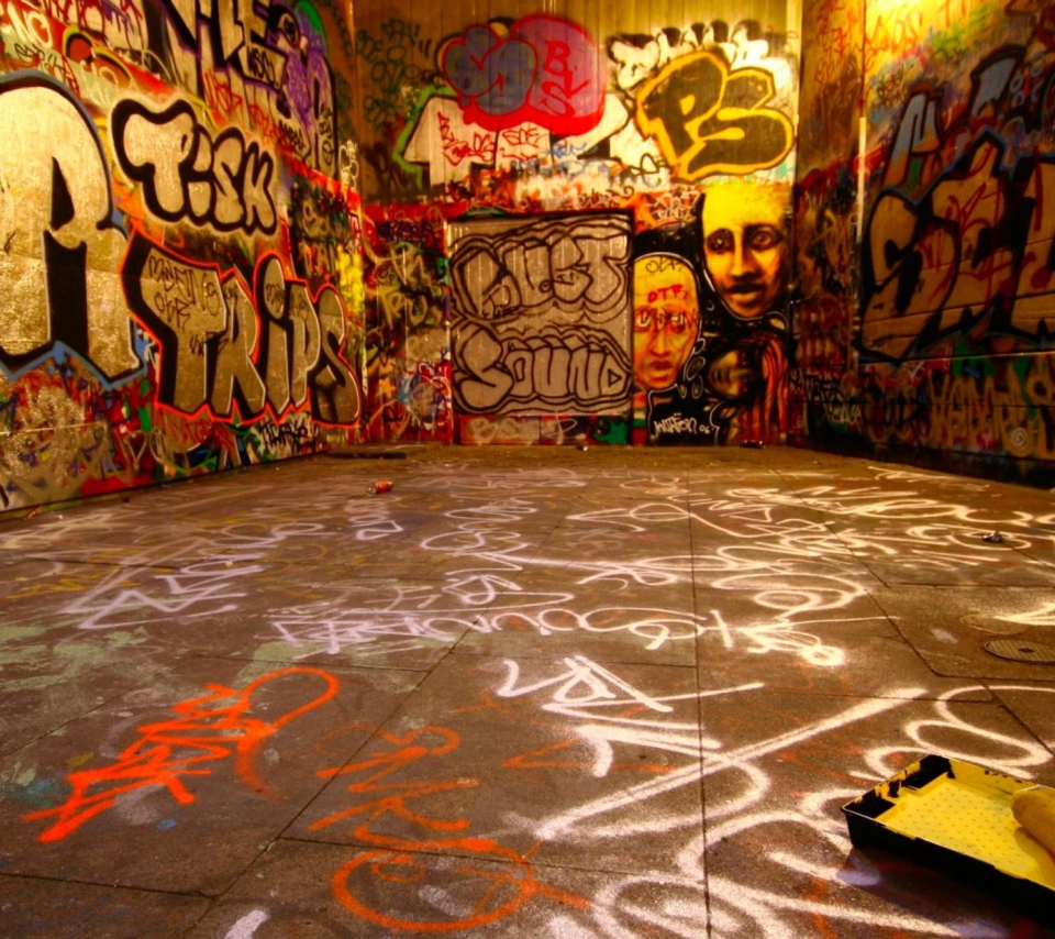 Graffiti Room wallpaper 960x854