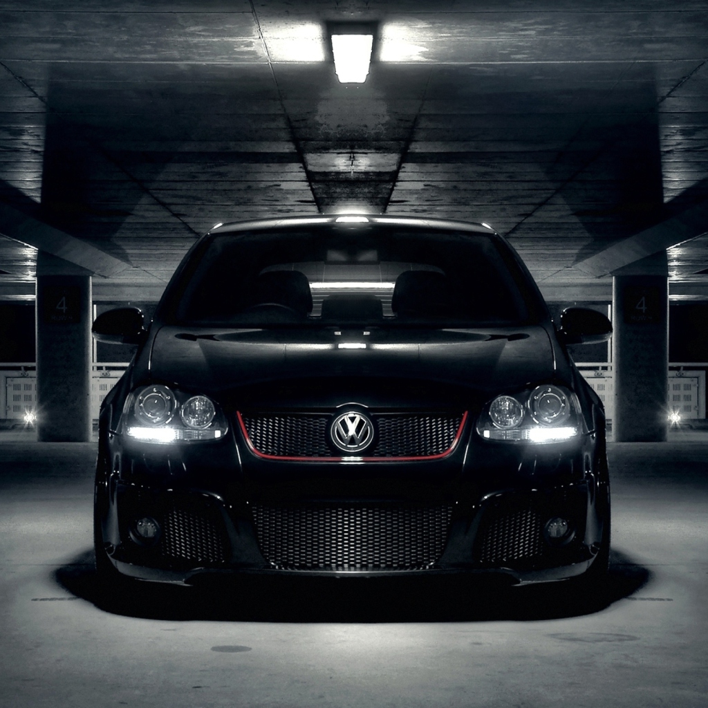 Das Volkswagen Golf in Parking Wallpaper 1024x1024