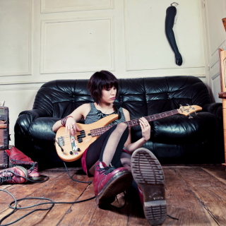 Guitar Girl - Obrázkek zdarma pro iPad 2