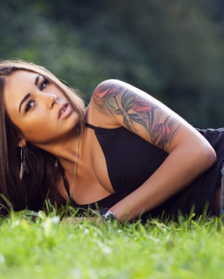 Model With Tattoo - Obrázkek zdarma pro 768x1280