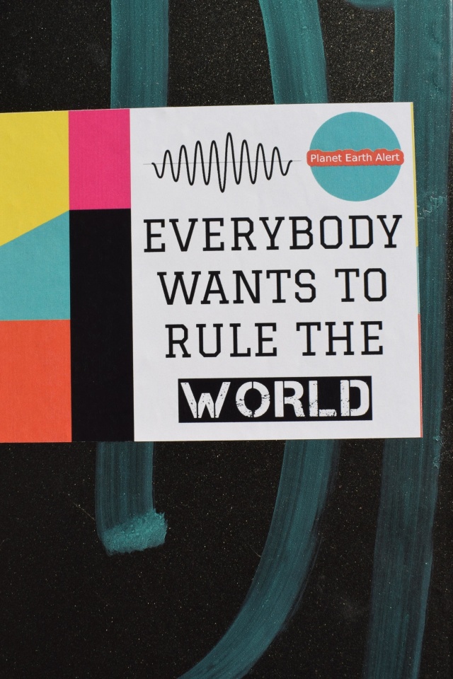Das Everybody Wants to Rule the World Wallpaper 640x960