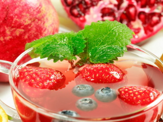 Обои Hot Strawberry Cider 320x240