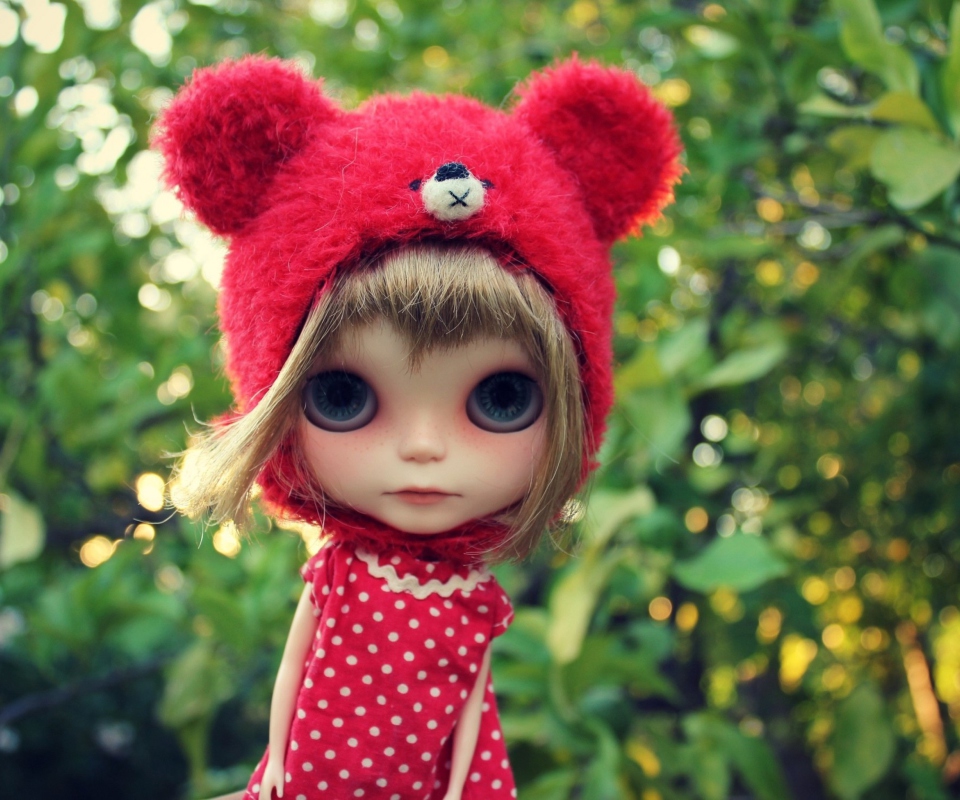 Cute Doll In Red Hat screenshot #1 960x800