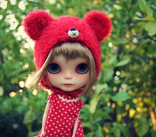 Cute Doll In Red Hat sfondi gratuiti per iPad mini