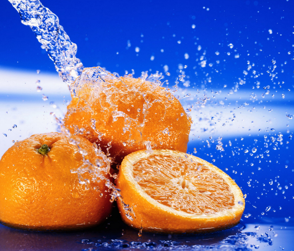 Fondo de pantalla Juicy Oranges In Water Drops 1200x1024