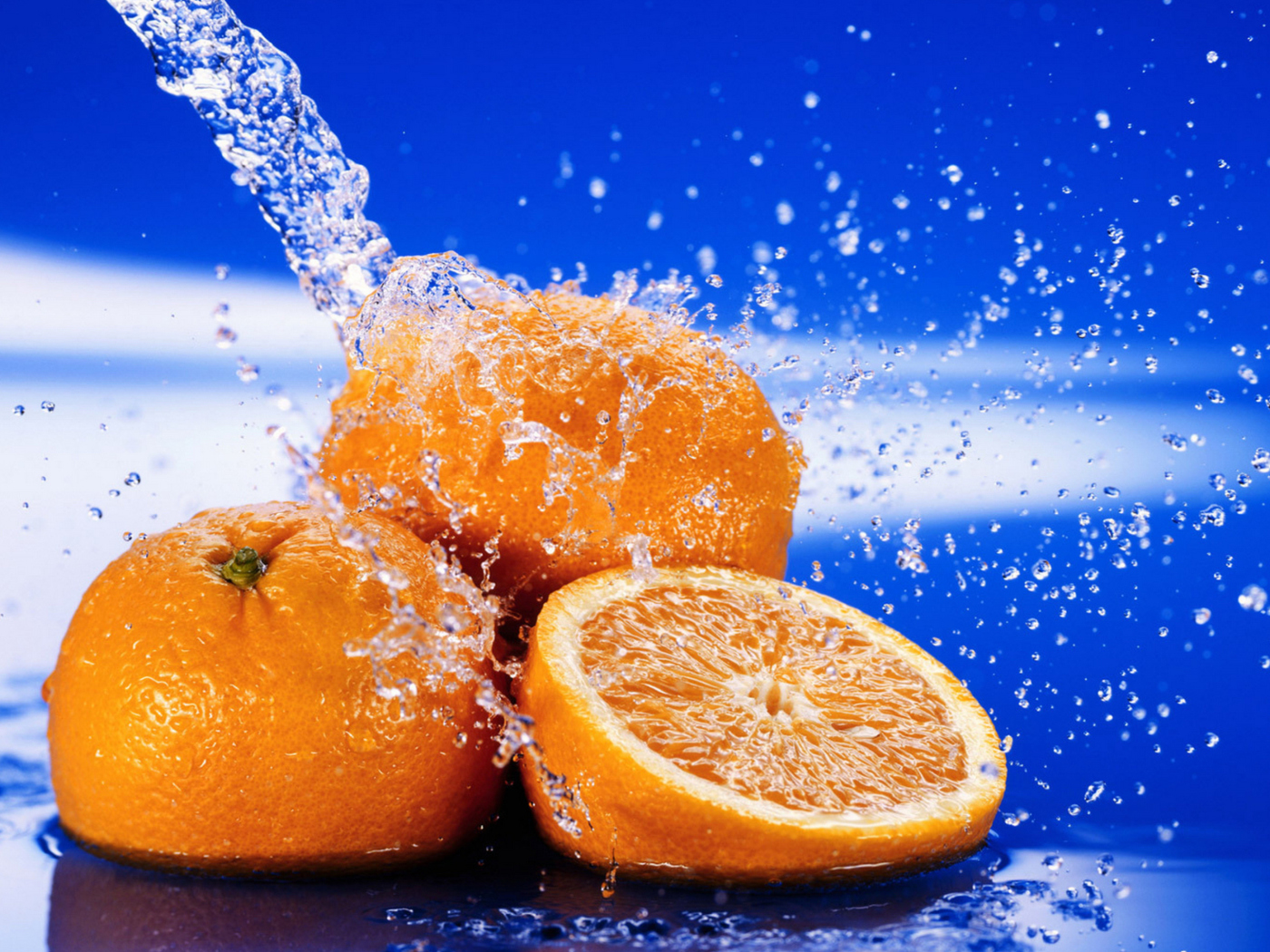 Screenshot №1 pro téma Juicy Oranges In Water Drops 1400x1050