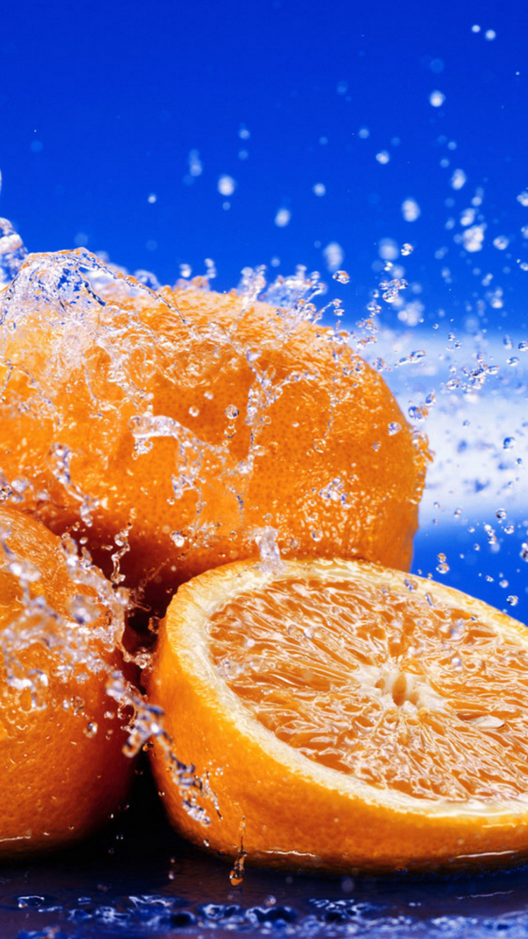 Screenshot №1 pro téma Juicy Oranges In Water Drops 750x1334
