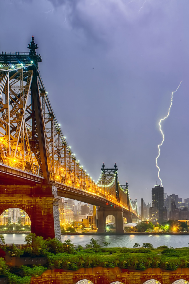Storm in New York wallpaper 640x960