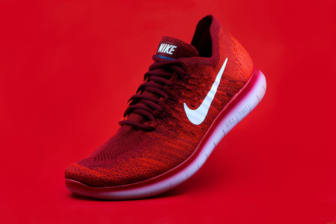 Обои Red Nike Shoes 480x320