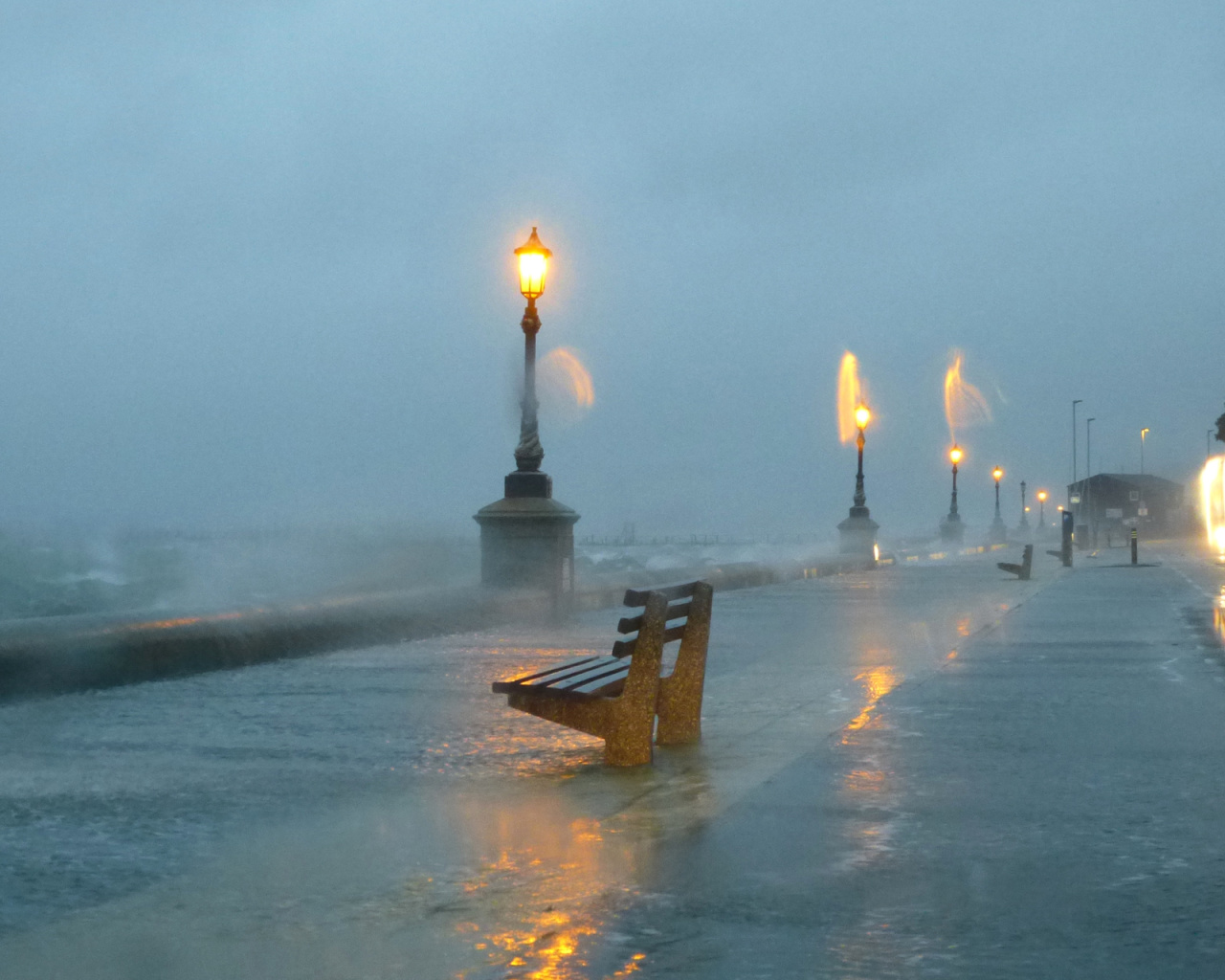 Обои Embankment during the hurricane 1280x1024