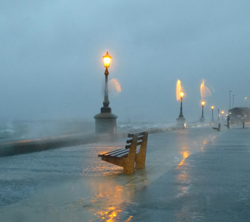 Embankment during the hurricane wallpaper 960x854