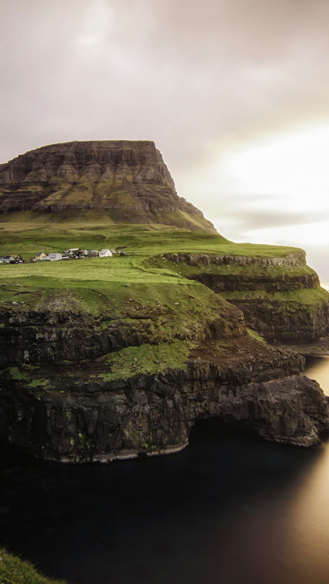 Sfondi Gasadalur west side Faroe Islands 640x1136