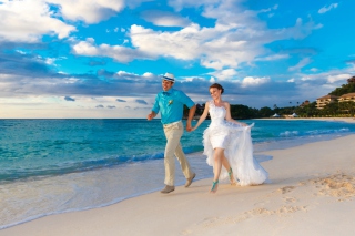 Happy newlyweds at sea Wallpaper for Android, iPhone and iPad