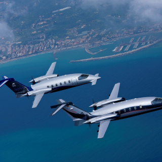 Kostenloses Piaggio P 180 Avanti Light Aircraft Wallpaper für iPad 2