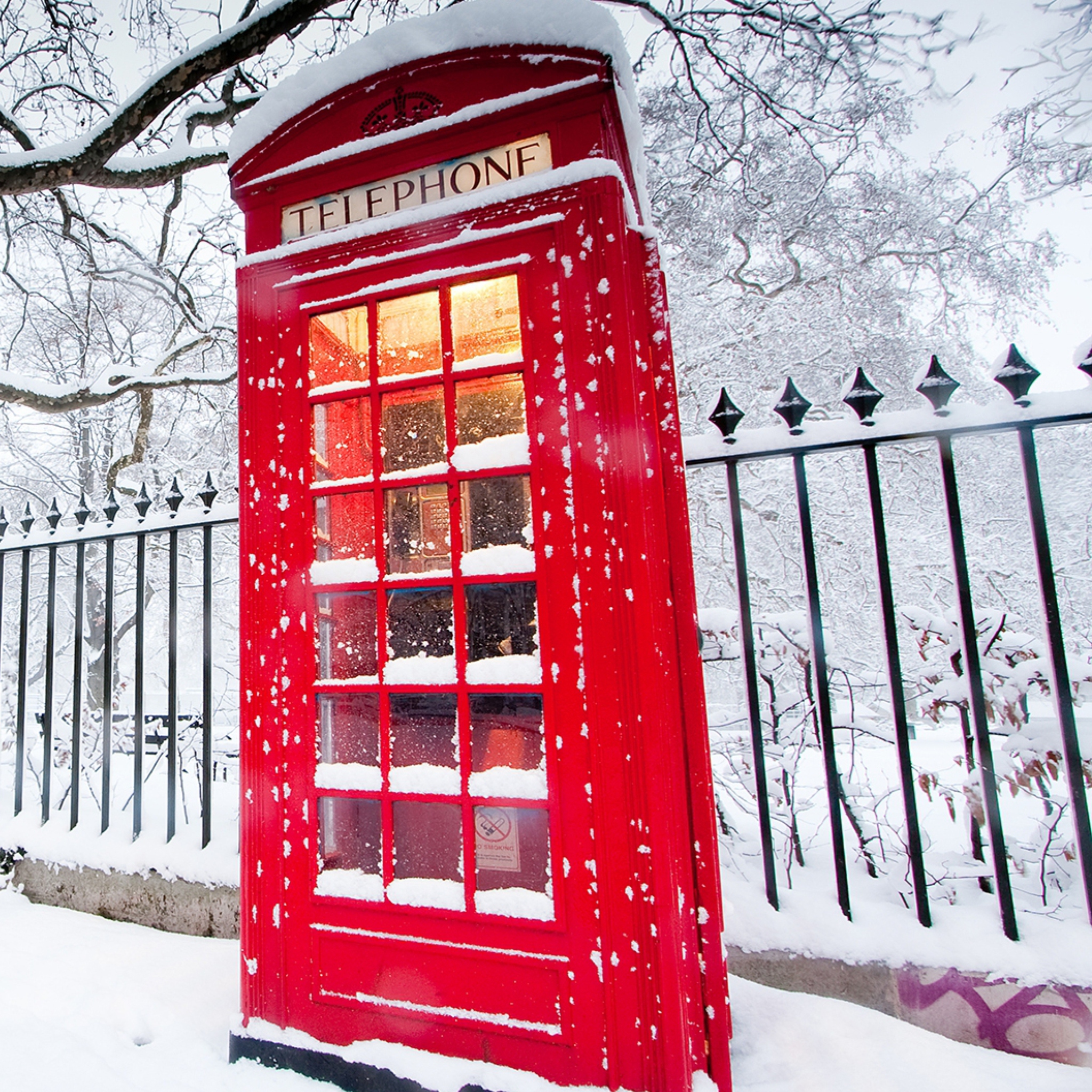 Das English Red Telephone Booth Wallpaper 2048x2048