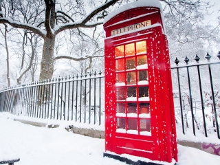 Das English Red Telephone Booth Wallpaper 320x240