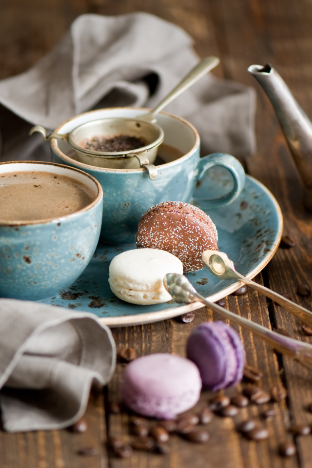 Screenshot №1 pro téma Vintage Coffee Cups And Macarons 640x960