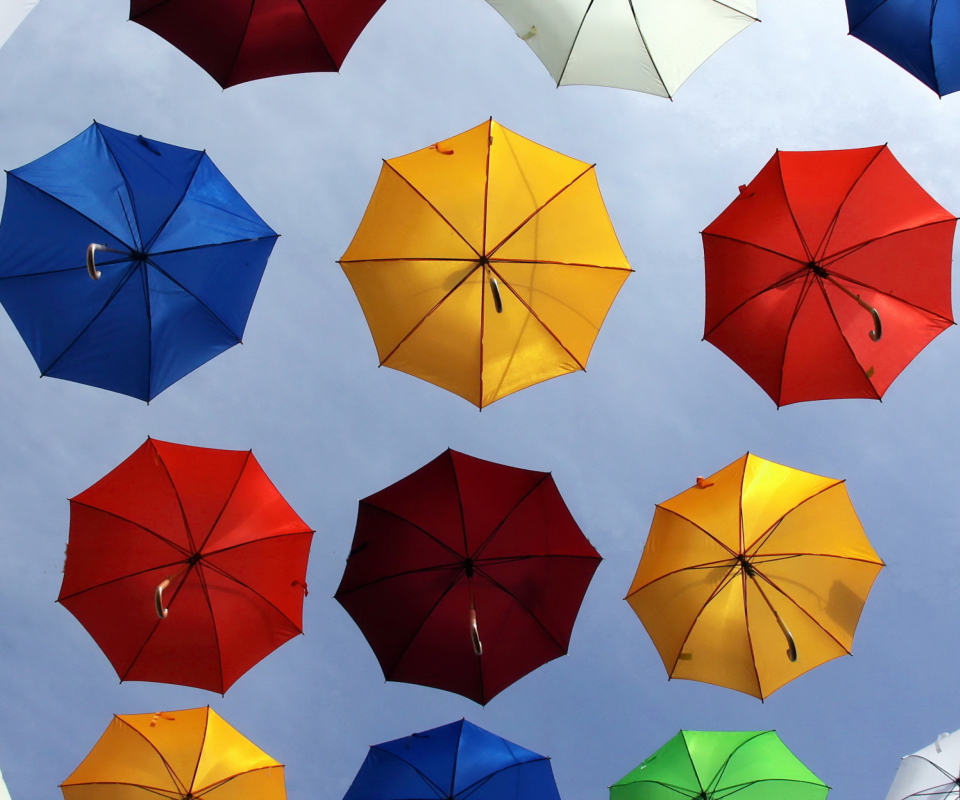 Screenshot №1 pro téma Colorful Umbrellas In Blue Sky 960x800
