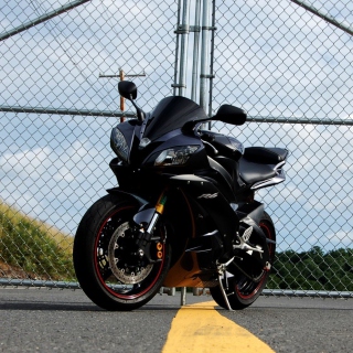 Kostenloses Yamaha R6 Wallpaper für 2048x2048