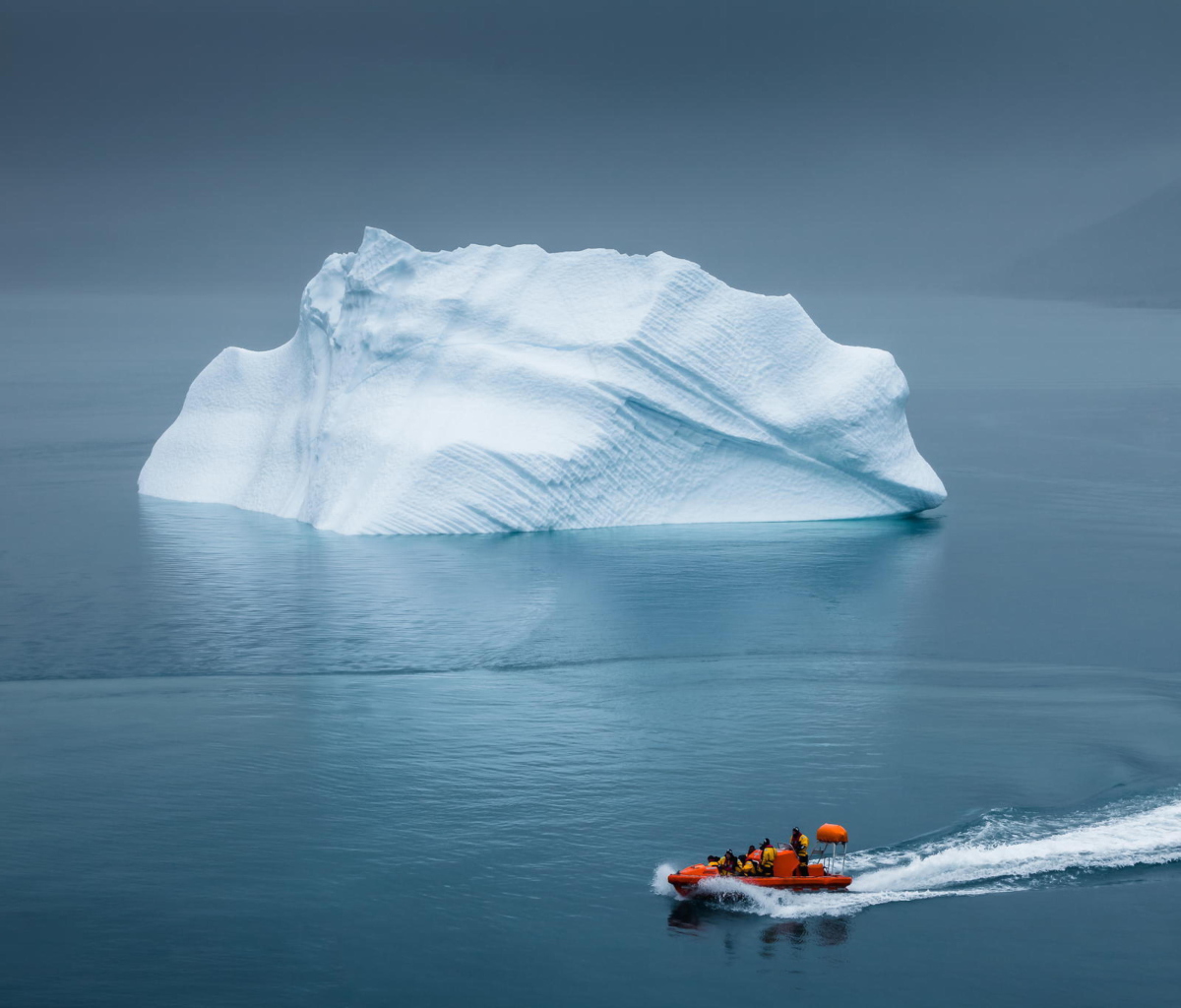 Fondo de pantalla Greenland Iceberg Lifeboat 1200x1024