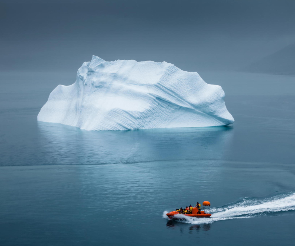 Das Greenland Iceberg Lifeboat Wallpaper 960x800