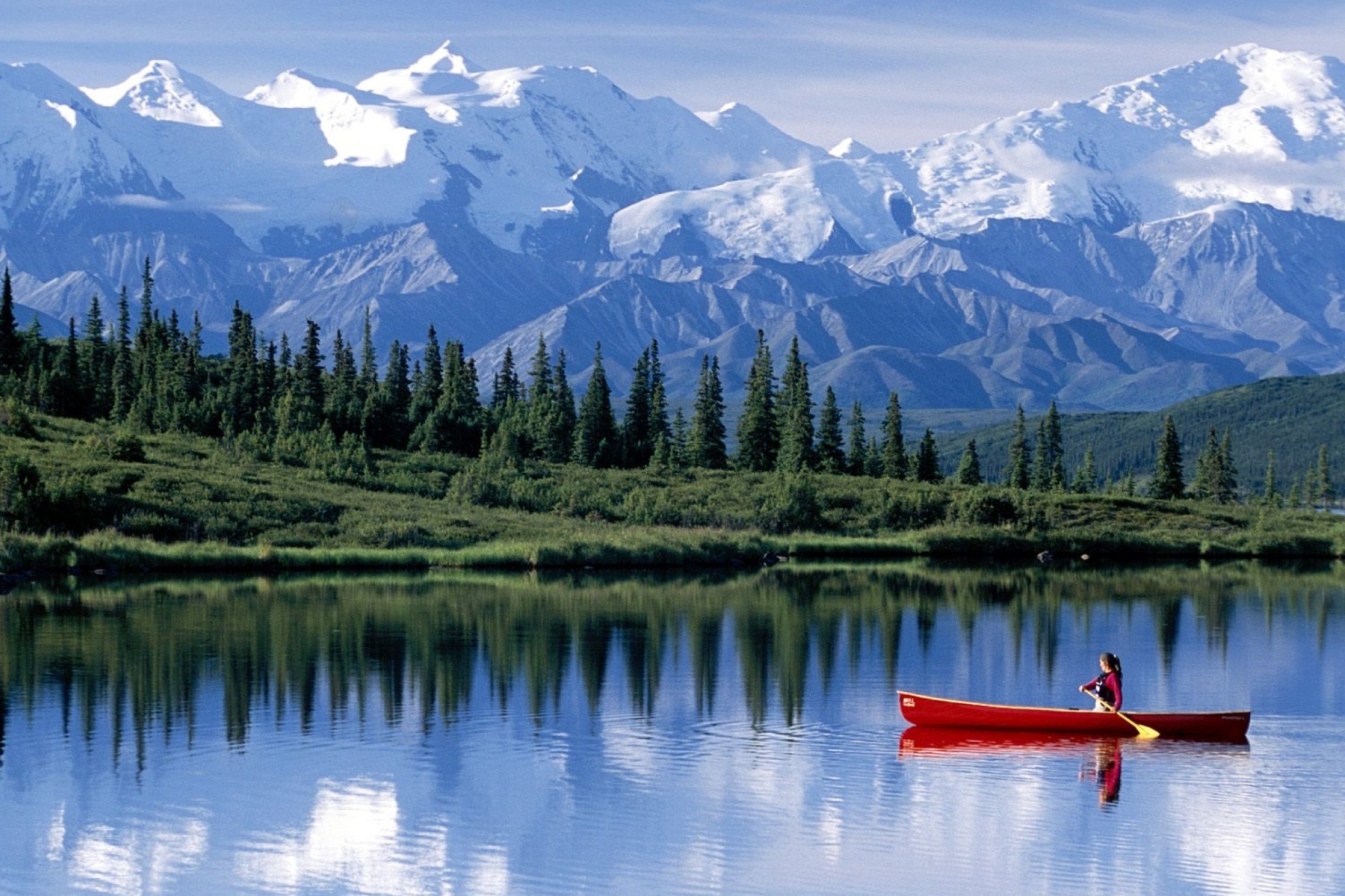 Screenshot №1 pro téma Canoe In Mountain Lake 2880x1920