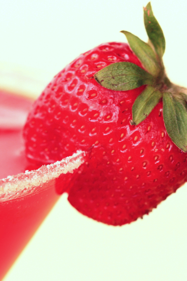 Das Strawberry Cocktail Wallpaper 640x960