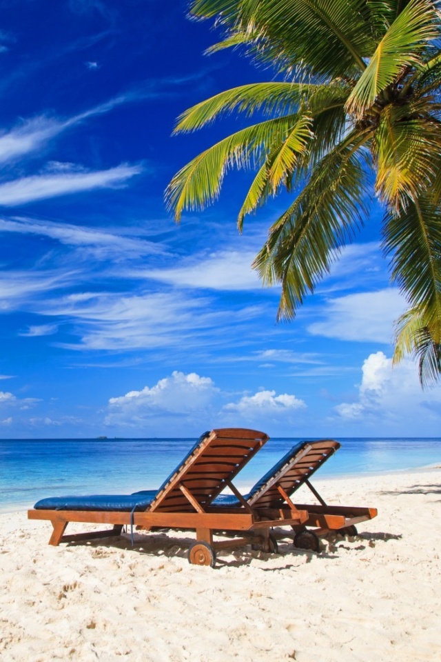 Обои Luxury Resorts Maldives 640x960