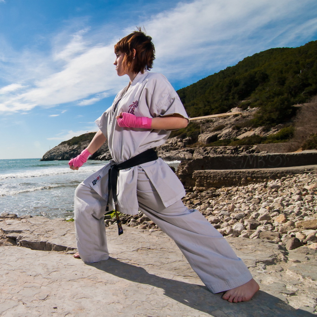 Das Karate By Sea Wallpaper 1024x1024