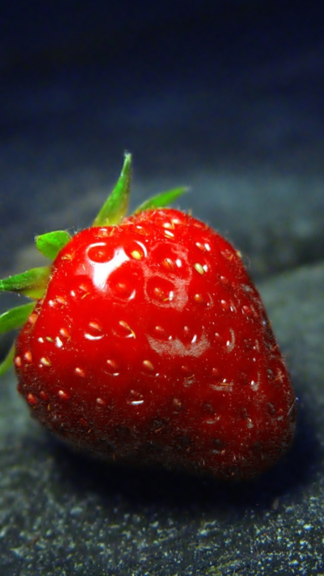 Обои Red Strawberry 1080x1920