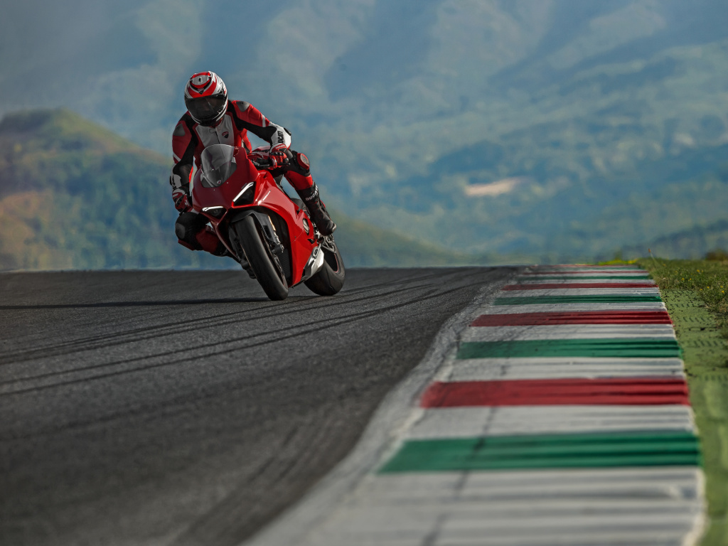 Screenshot №1 pro téma Ducati Panigale V4 2018 Sport Bike 1024x768