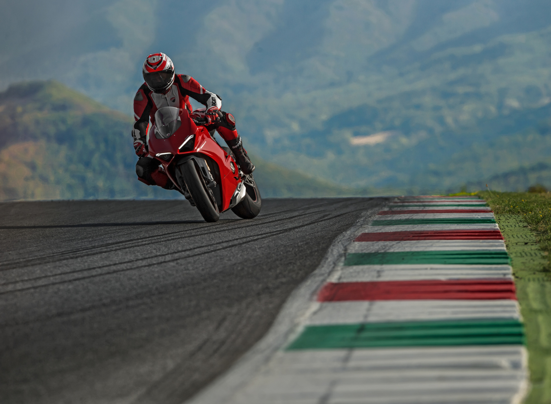 Screenshot №1 pro téma Ducati Panigale V4 2018 Sport Bike 1920x1408