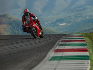 Ducati Panigale V4 2018 Sport Bike wallpaper 320x240